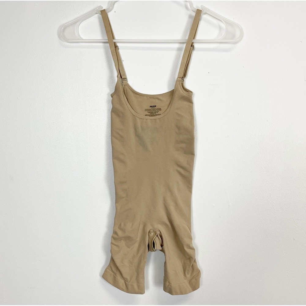 Skims Shapewear Bodysuit Women Medium Beige Shorts Style Recycled Nylon NWOT NEW